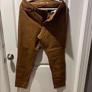 Old Navy High-Rise Pixie Pants in Deep Tan / Tobacco